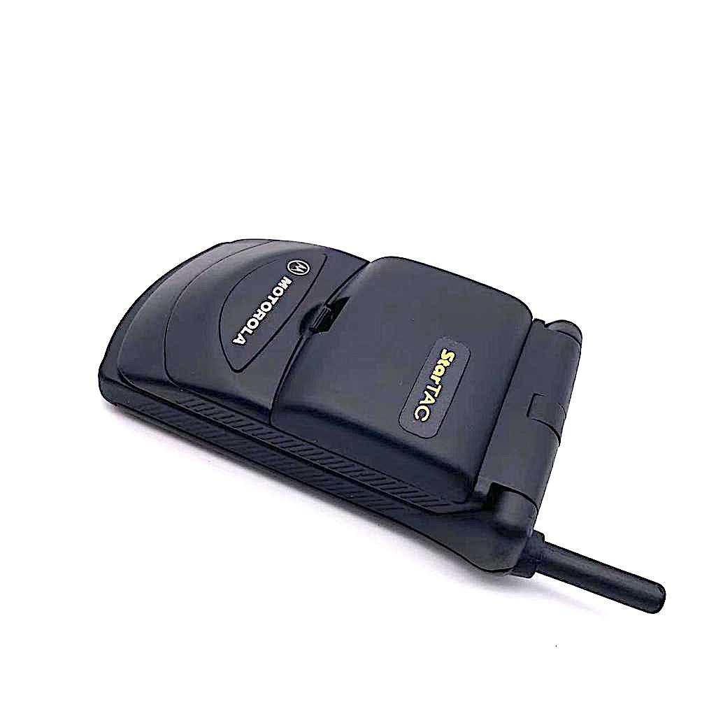 Motorola StarTAC <em>selon</em> Bruce Sterling (2002)